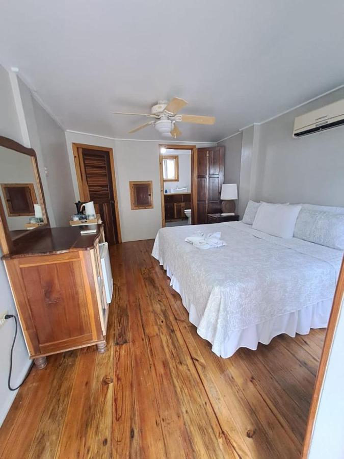 The Odyssey Resort Utila Zewnętrze zdjęcie